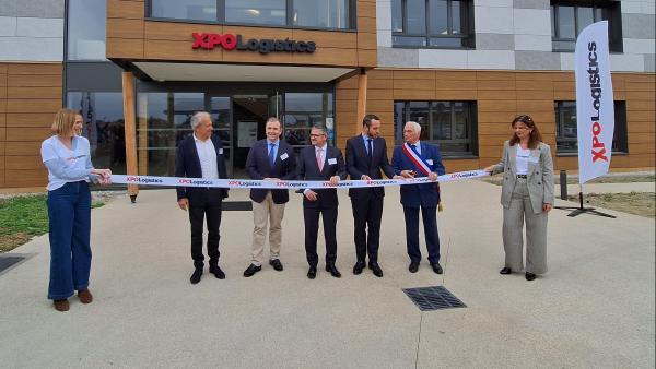 Frédéric Billier, directeur de Novelige, Luis Gomez, président de XPO Logistics - Europe, Bruno Kloeckner, directeur général de XPO Logistics - France, Pierre Jouvet, président de Porte de DrômArdèche et Gérard Oriol, maire de Saint-Rambert-d'Albon.